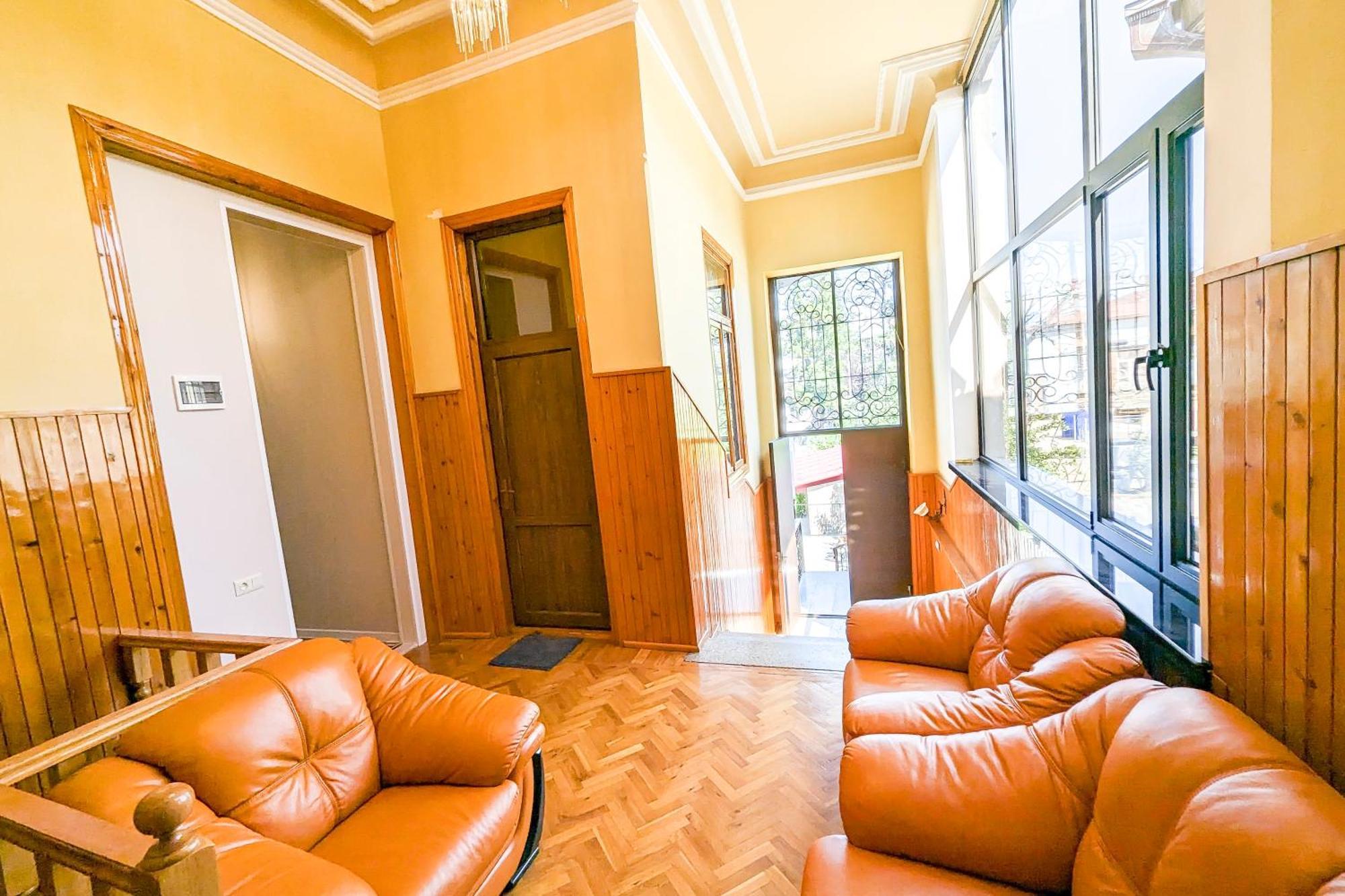 Guest House Sector 30 Кутаиси Экстерьер фото