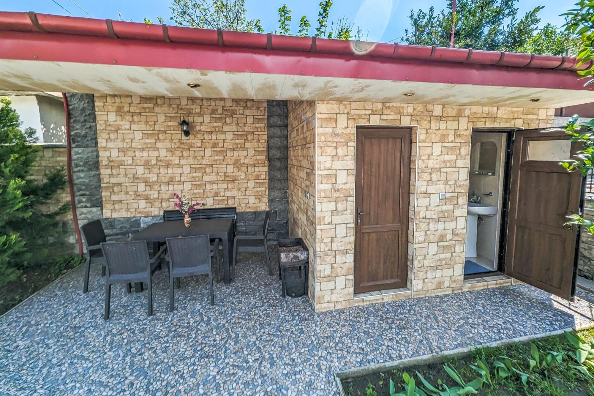 Guest House Sector 30 Кутаиси Экстерьер фото