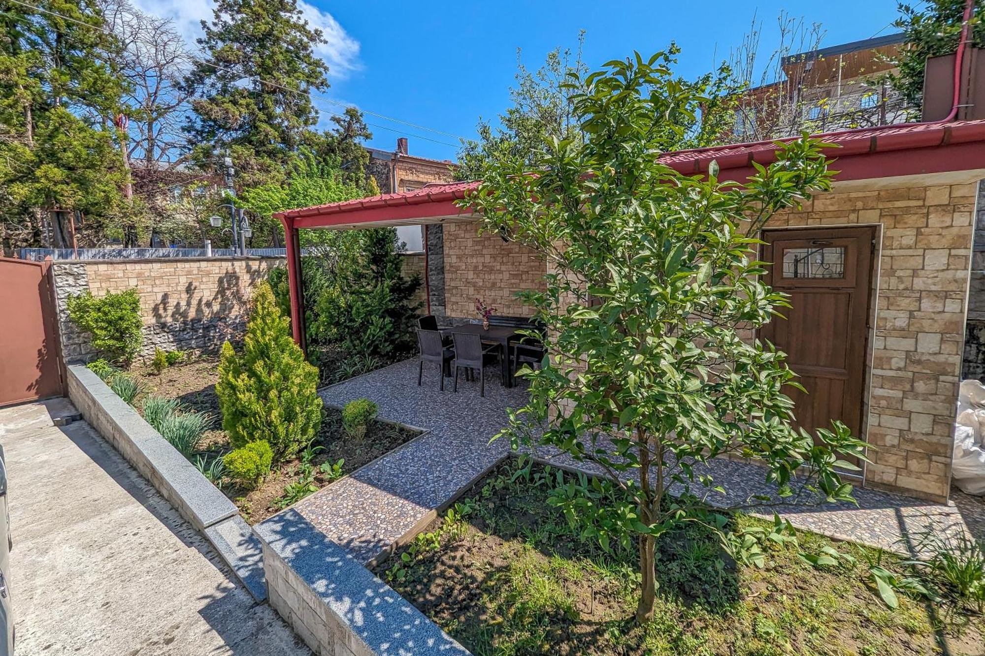 Guest House Sector 30 Кутаиси Экстерьер фото